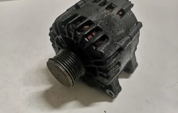 Citroen C4 I Generator/alternator 9665617780