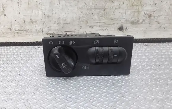 Volkswagen Golf III Light switch 1H6941531N