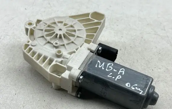 Mercedes-Benz A W169 Front door window regulator motor 996138101 A1698201542
