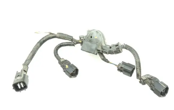 Toyota Yaris XP210 Fuel injector wires 82126K0030
