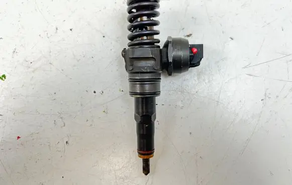 Audi A4 S4 B7 8E 8H Fuel injector 038130073BJ