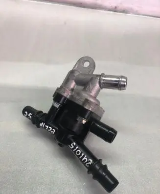 Mitsubishi Eclipse Cross Thermostat/thermostat housing