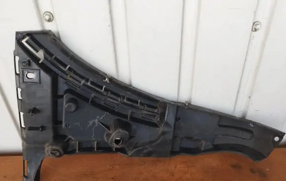 Volvo XC90 Front bumper mounting bracket 30698129