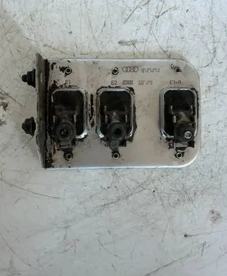 Audi A6 S6 C5 4B Coolant fan relay 8d0959493a