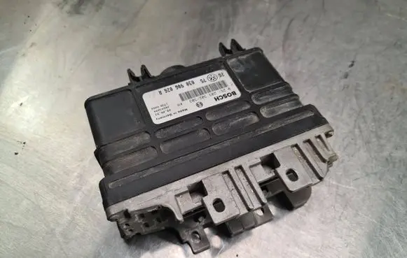 Volkswagen Golf III Engine control unit/module 030906026R 0261203302