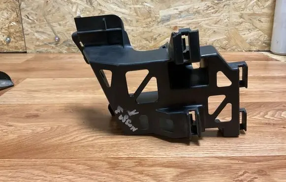 Mazda 3 I Front bumper mounting bracket BR5H502B1