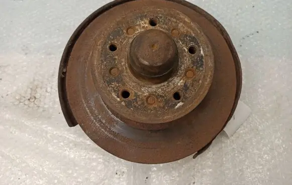 Mercedes-Benz COMPAKT W115 Front wheel hub