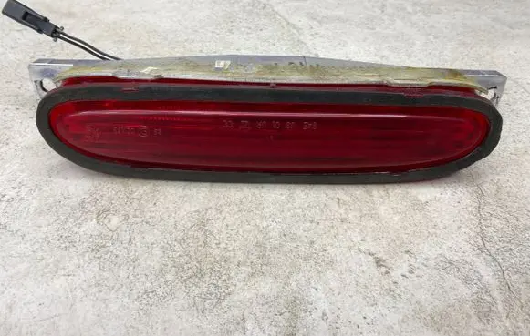 Chrysler Sebring (ST-22 - JR) Third/center stoplight 04805410AA 011R41