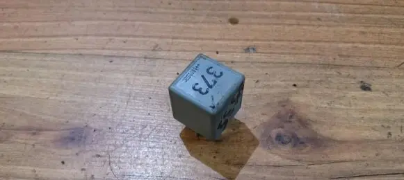 Skoda Octavia Mk2 (1Z) Other relay 8D0951253A V23134-B52-X301