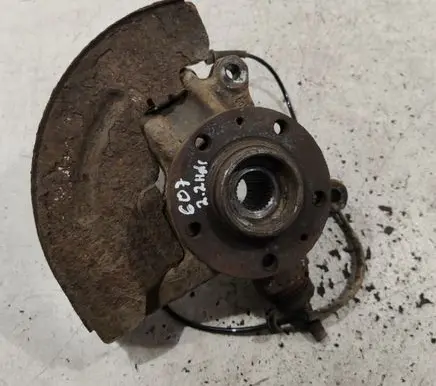 Peugeot 607 Front wheel hub spindle knuckle