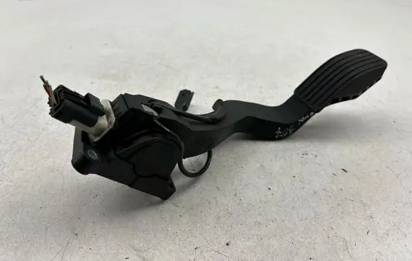 Peugeot 307 Accelerator throttle pedal 9650889180