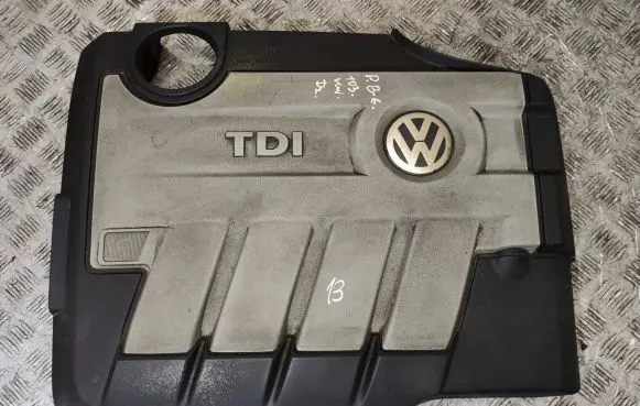 Volkswagen PASSAT B6 Engine cover (trim) 03L103925AD
