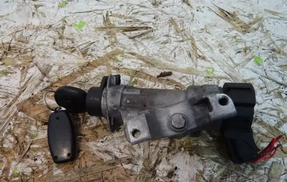 Skoda Fabia Mk2 (5J) Ignition lock 6R0905851D