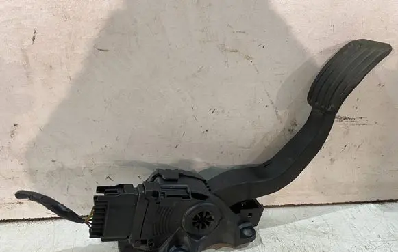 Ford S-MAX Accelerator throttle pedal 6G929F836JC