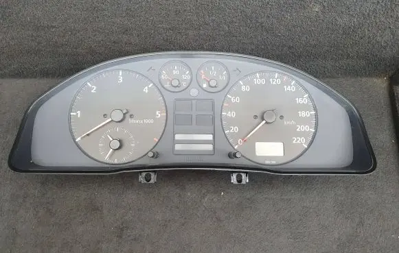 Audi A4 S4 B5 8D Speedometer (instrument cluster) 8D0919033A