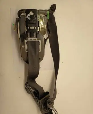 Mercedes-Benz C W204 Front seatbelt 6185025E