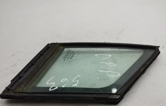 Toyota Avensis T270 Front door vent window glass four-door 43R001605