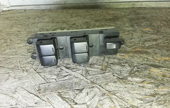 Nissan Navara D40 Electric window control switch