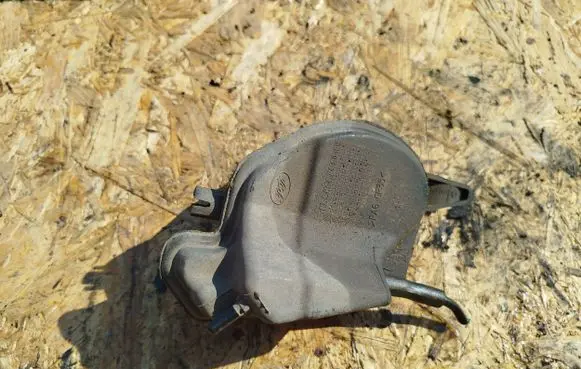 Volvo C30 Vacuum air tank 