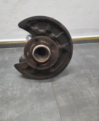 Mercedes-Benz CLA C117 X117 W117 Rear wheel hub 2460406