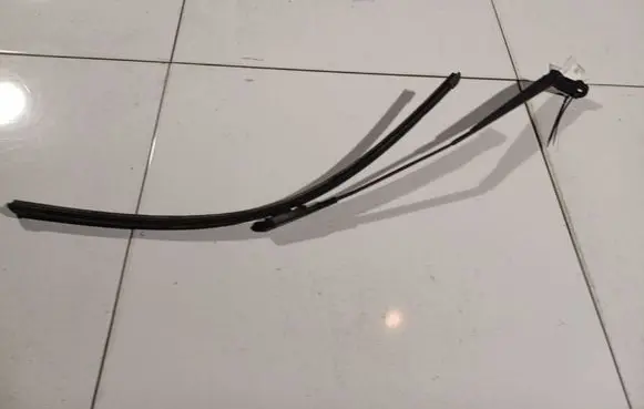 Front wiper blade arm