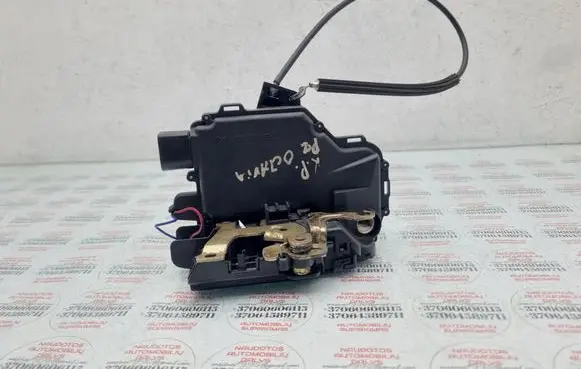 Skoda Octavia Mk2 (1Z) Front door lock