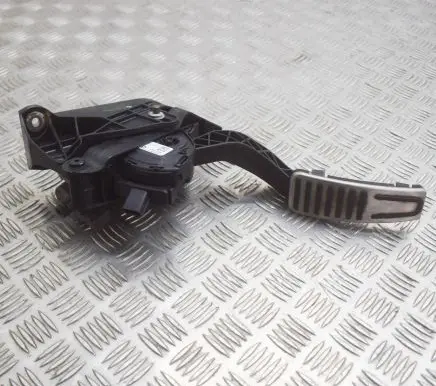 Maserati Ghibli Accelerator throttle pedal 04861716AD 6PV93396609