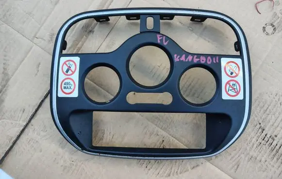 Renault Kangoo II Radio/GPS head unit trim 682608894R