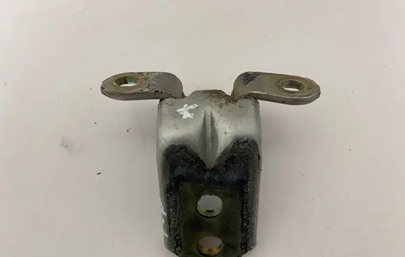Nissan Murano Z50 Front door lower hinge 