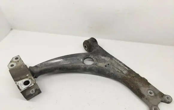 Volkswagen PASSAT B6 Front lower control arm/wishbone 3C0407153B