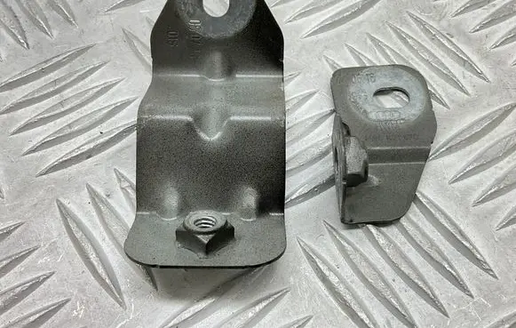 Audi A4 S4 B9 Fender mounting bracket 8W0821470 8W0821471