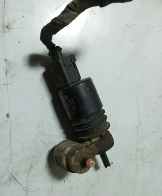 Volkswagen PASSAT B6 Windscreen/windshield washer pump 1K6955651