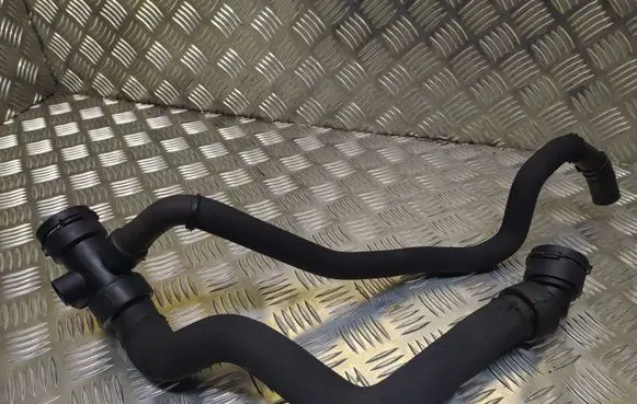 Engine coolant pipe/hose