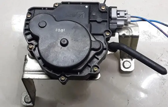 Fuel tank cap lock