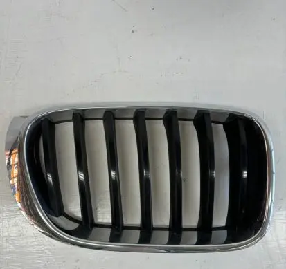 BMW X3 F25 Front bumper upper radiator grill 40502933 106271-10