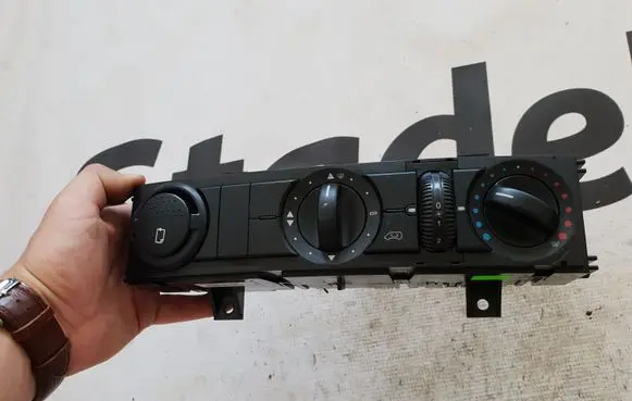 Mercedes-Benz Sprinter W906 Climate control unit A9068300485 9068300485