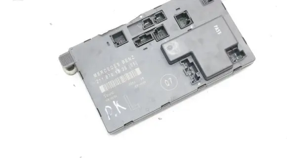 Mercedes-Benz E W211 Door control unit/module 2118701326
