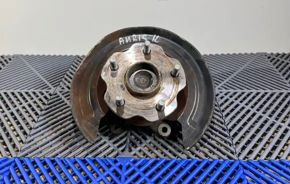 Toyota Auris E180 Front wheel hub B02L 150306 A189