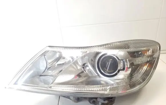 Skoda Octavia Mk2 (1Z) Headlight/headlamp 5DV00961000 7L6941329B