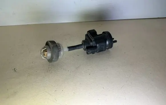 Mercedes-Benz ML W163 Turbo solenoid valve A0005450427 0005450427