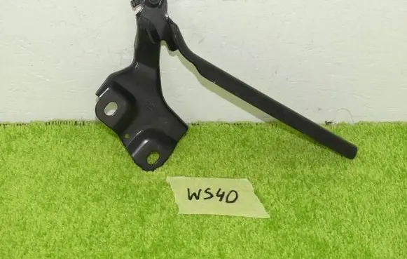 Audi A3 8Y Engine bonnet/hood hinges 8Y0823302B