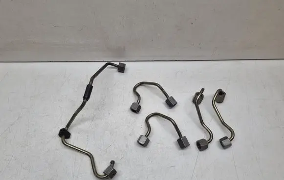 BMW 2 F46 Fuel injector supply line/pipe