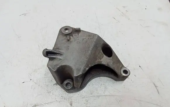 Opel Vectra C Engine mounting bracket 13112030