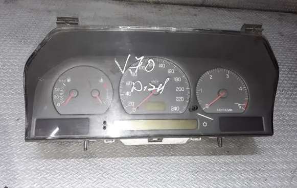 Volvo S70 V70 V70 XC Speedometer (instrument cluster) 9451530