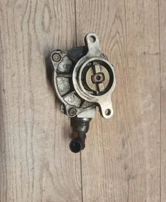 Renault Megane II Vacuum pump 8200102535 RE218102