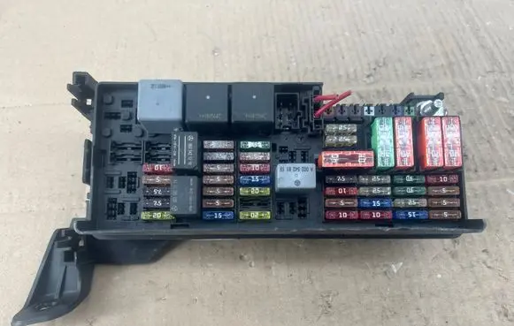 Mercedes-Benz ML W164 Fuse module A1645451740