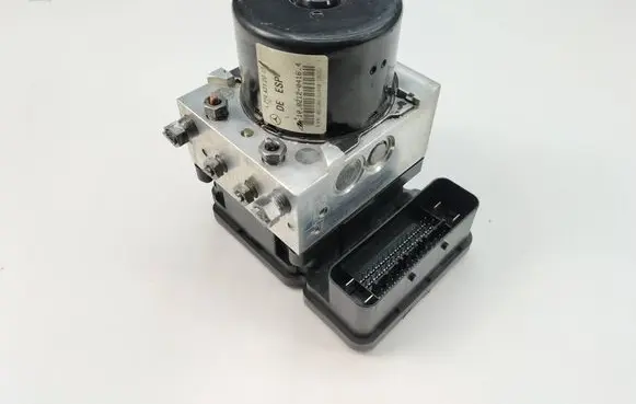 Mercedes-Benz C W204 ABS Pump A2044312012 A2049012500