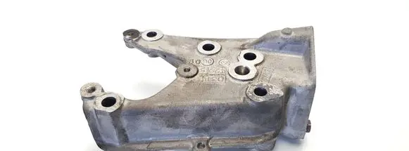 Peugeot 308 Engine mounting bracket