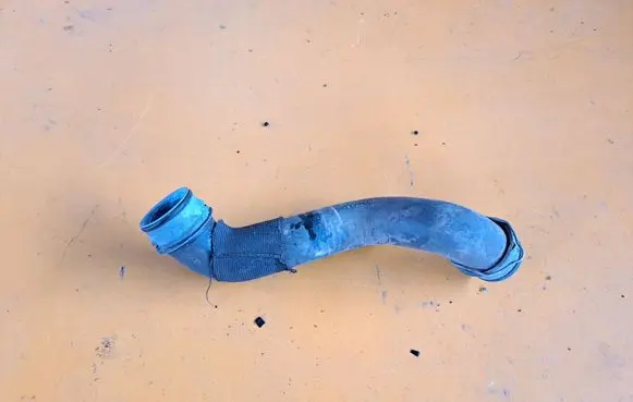 Mercedes-Benz E W212 Coolant pipe/hose A2125011882