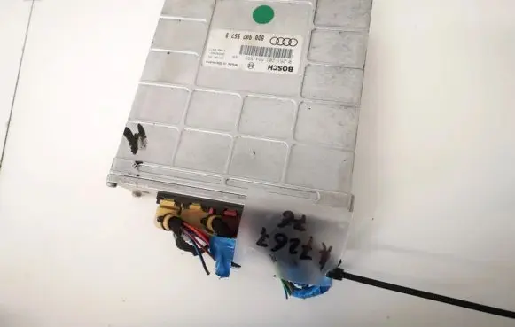 Audi A4 S4 B5 8D Engine control unit/module 8d0907557b 0261203554